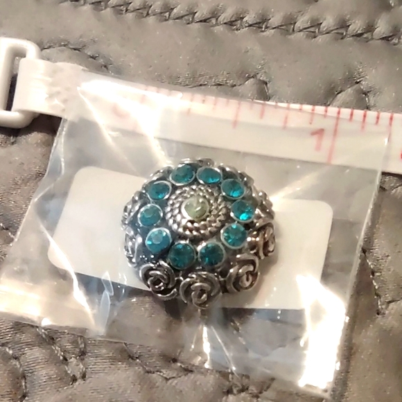 Magnolia and Vine Two Necklace Pendants & Two Snaps. Pics do not do them justice - Picture 5 of 5